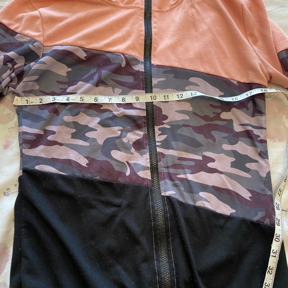 Long Fitted Hoodie - Picture 7 of 7